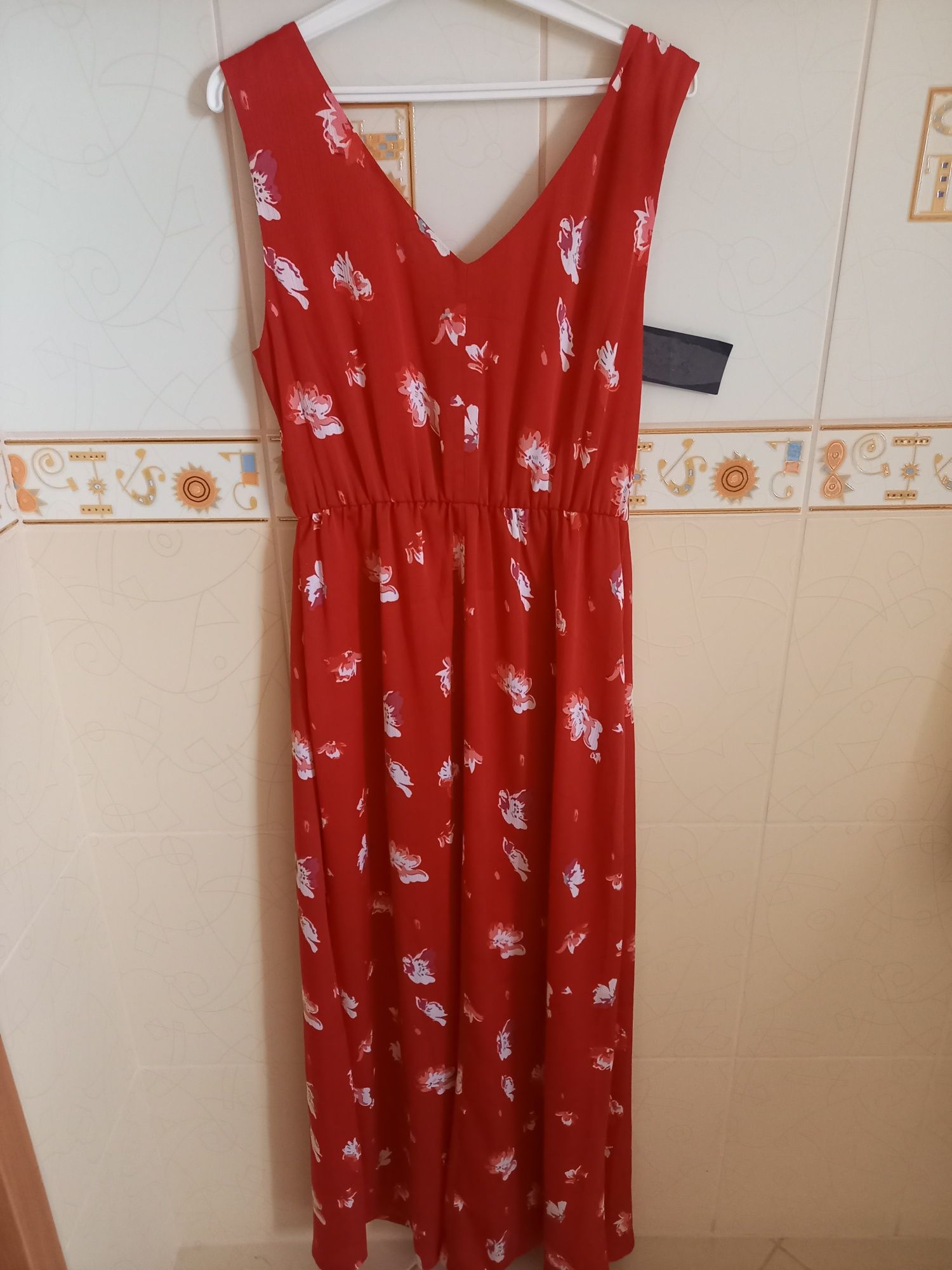 Czerwona sukienka Maxi