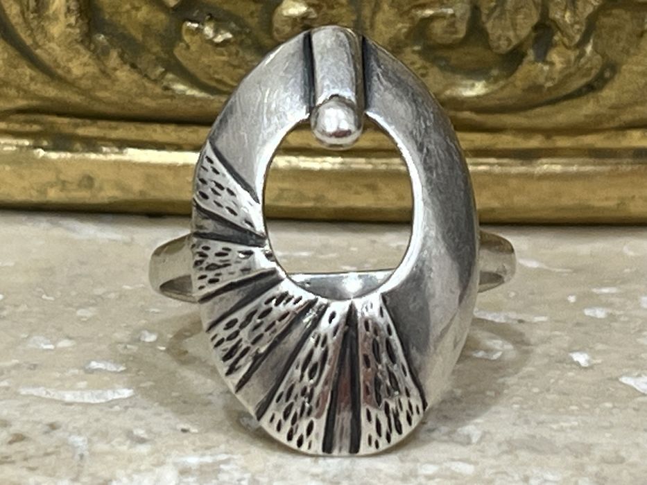 Stary srebrny pierścionek