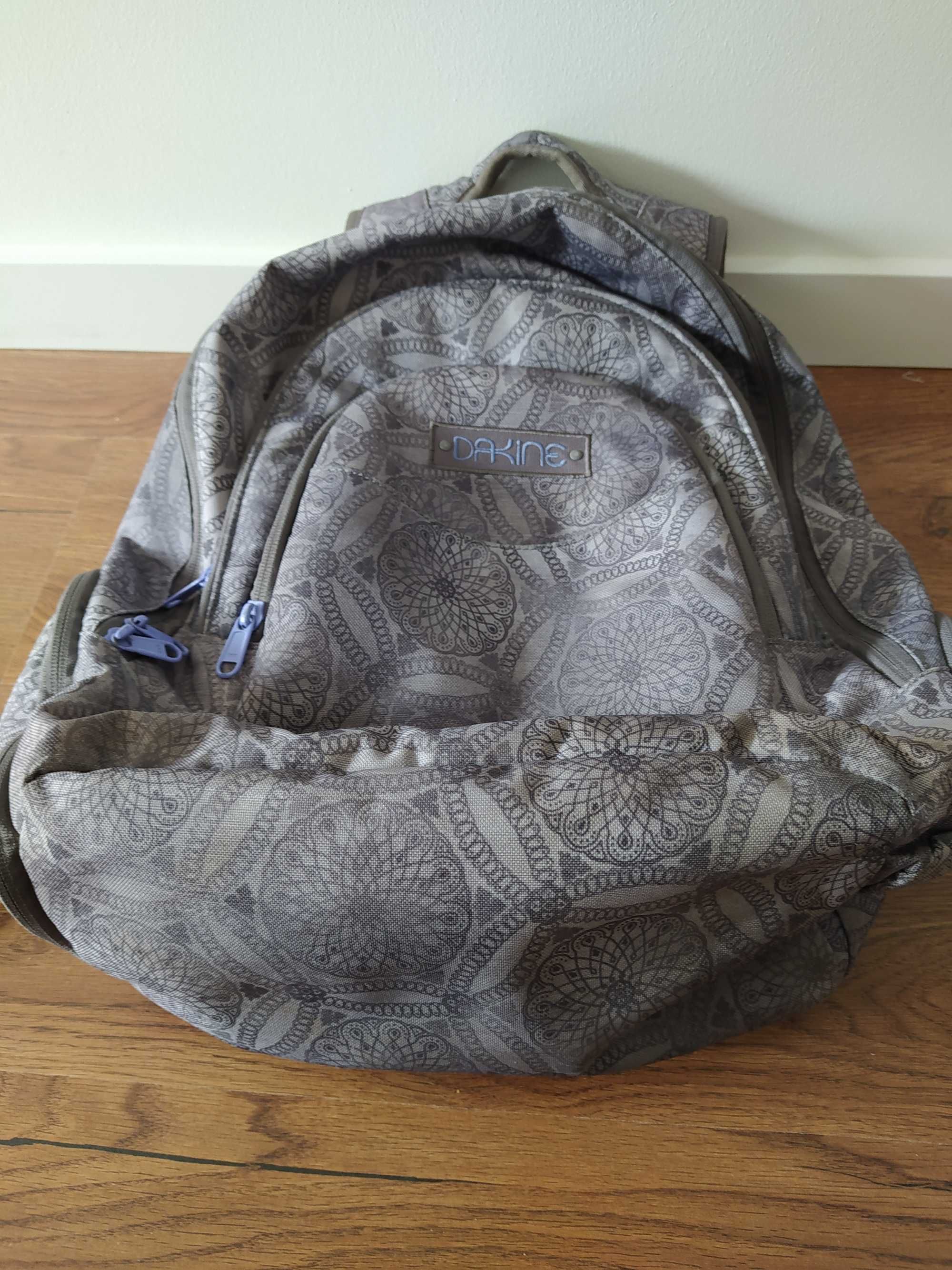 Mochila Escolar Dakine como nova (27l cinza e lilás)