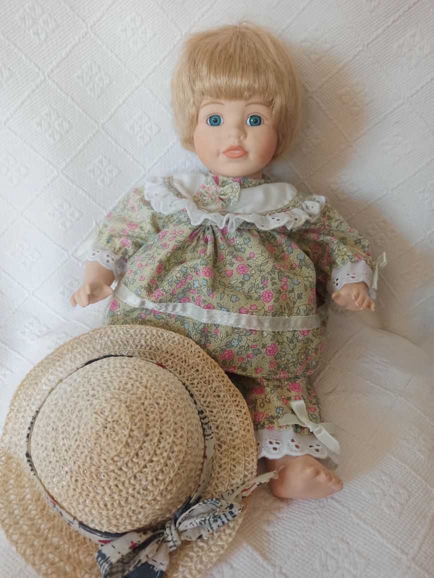 Вінтажна фарфорова лялька Alice-A.