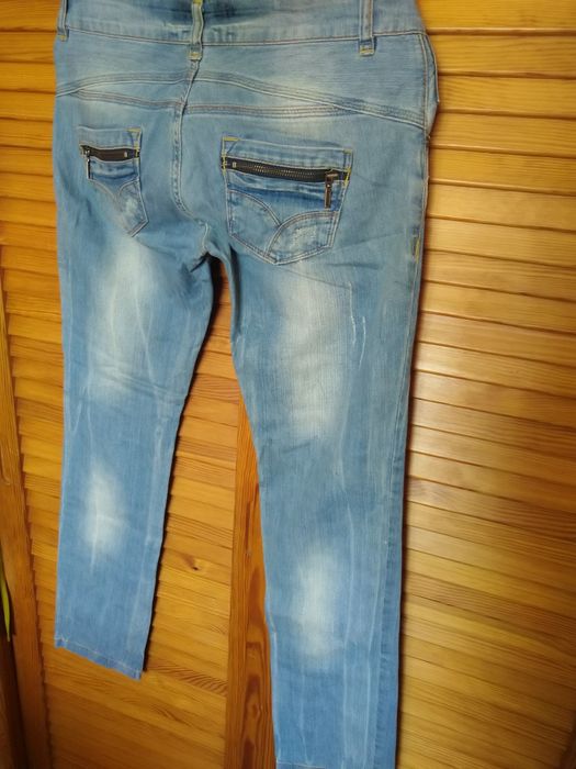 Jeansy damskie Reserved