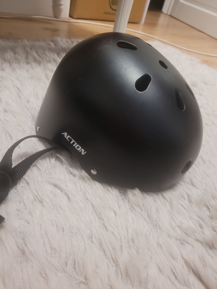 Kask czarny Action Skate Helmet 55-58 M