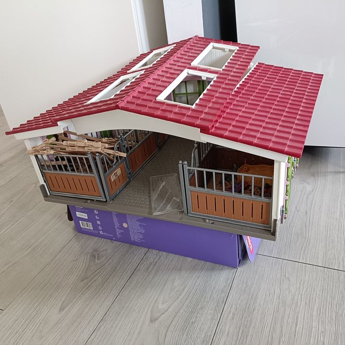 Duża stajnia Schleich