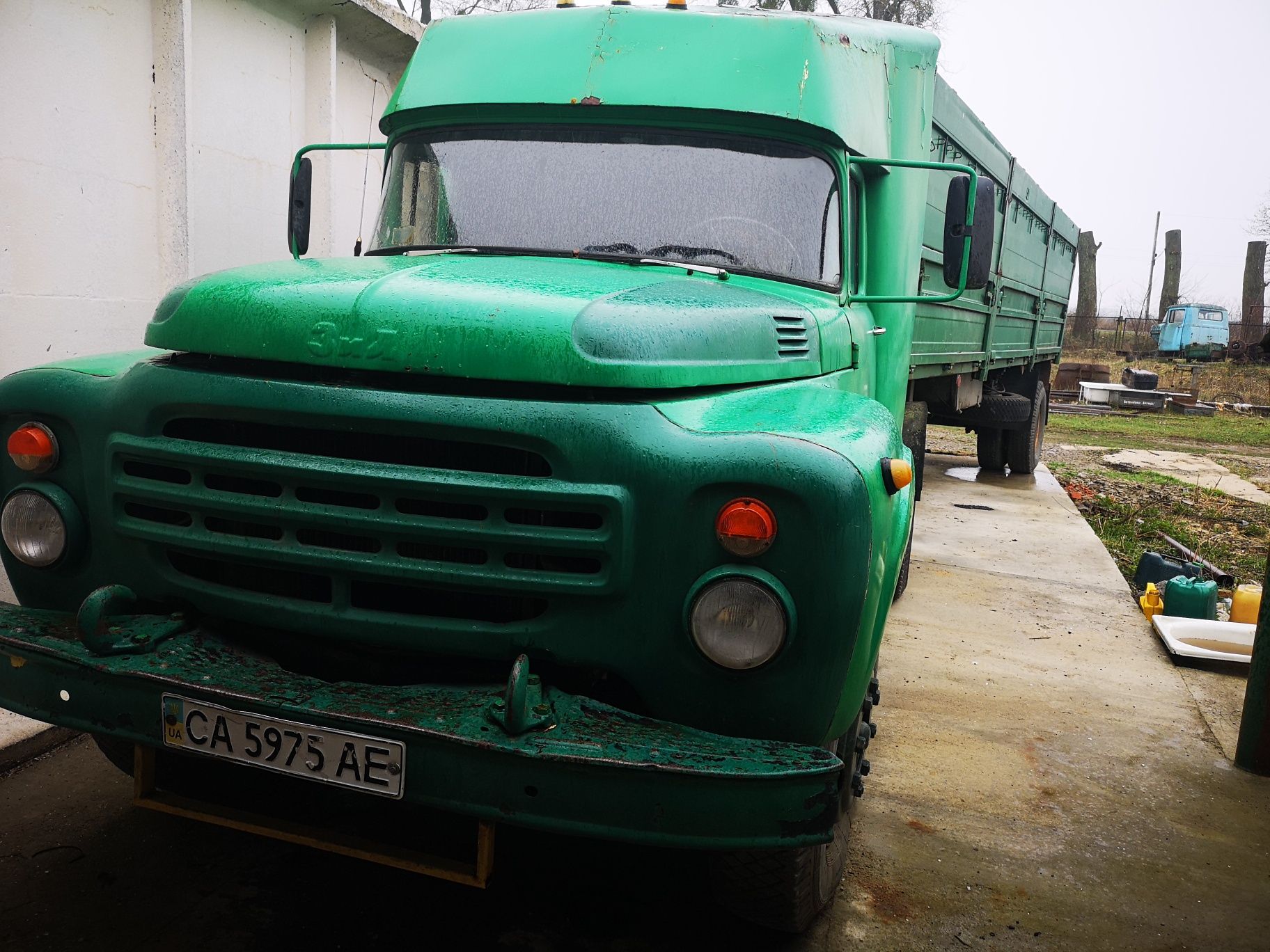 Продам зіл тягач з мерсовським мотором ,з напівприцепом.тех.огляд та с