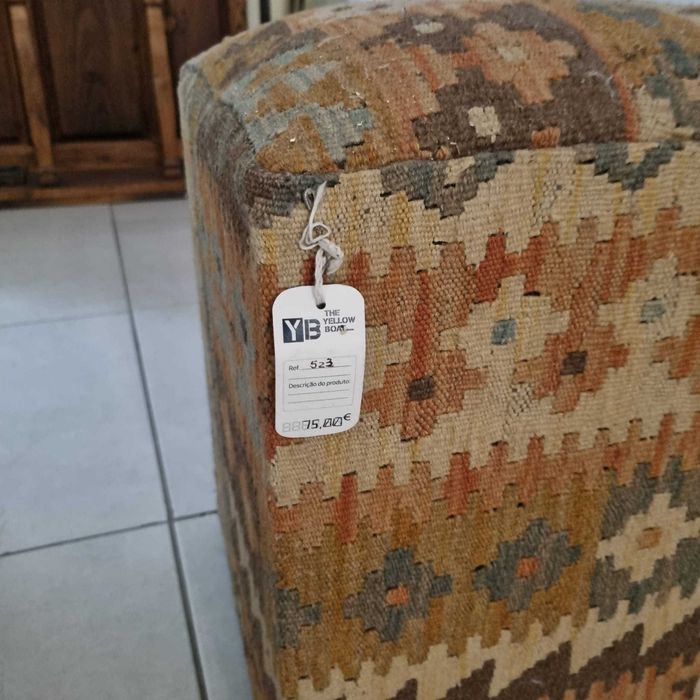 Pufs Diversos Kilim e Pele | Pousa pés