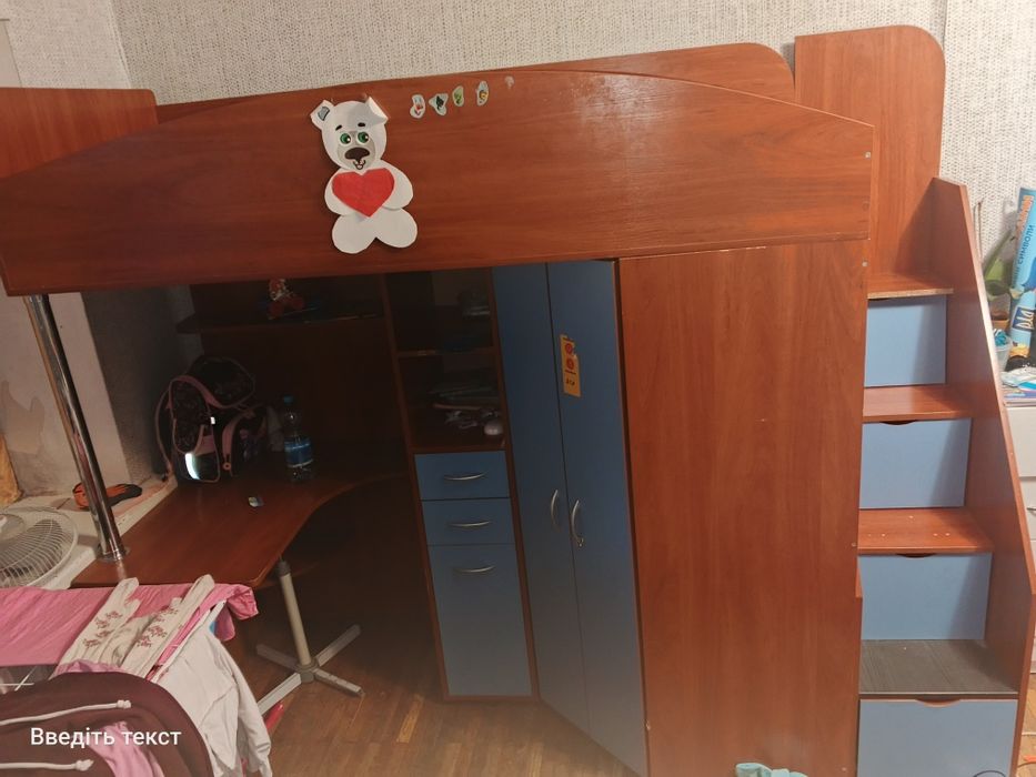 Продам двухэтажную кровать со столом и шкафом
