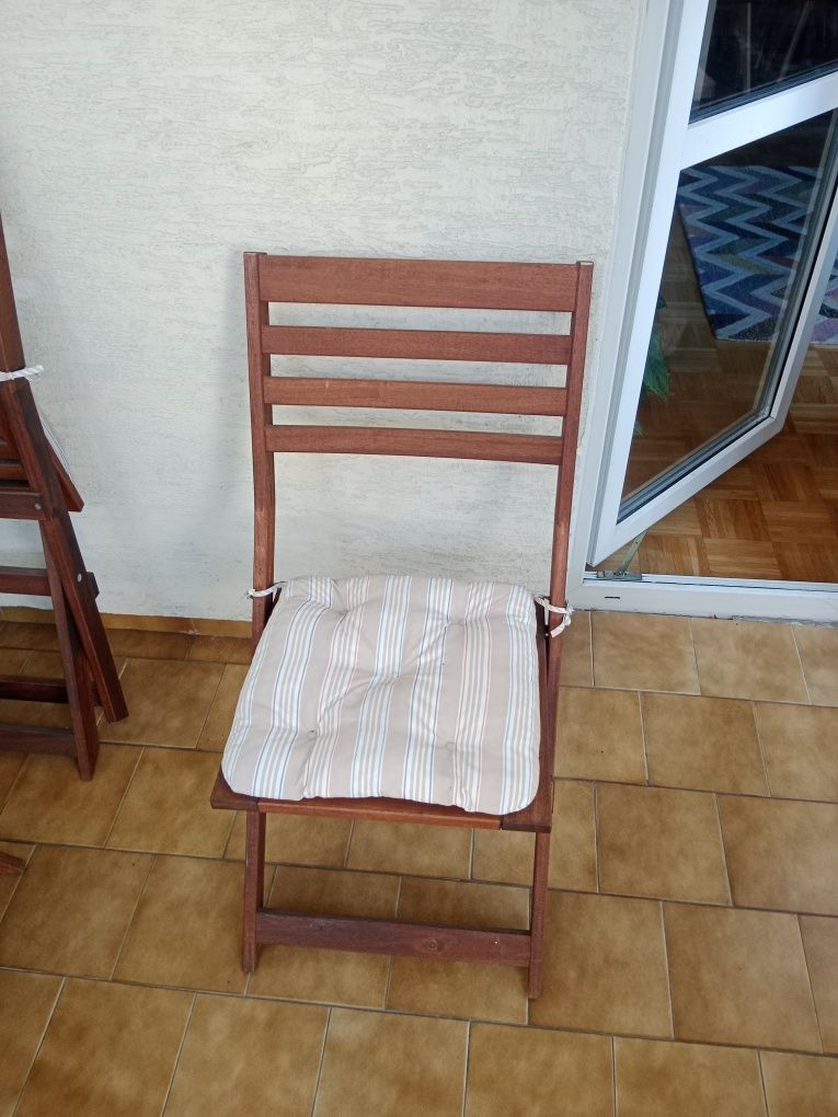 Krzesła i stolik balkonowe Ikea