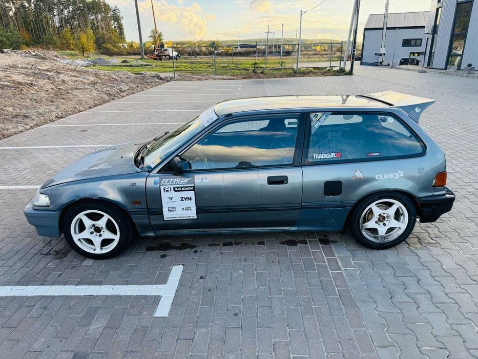 Продам машину підготовлену до змагань та трек днів