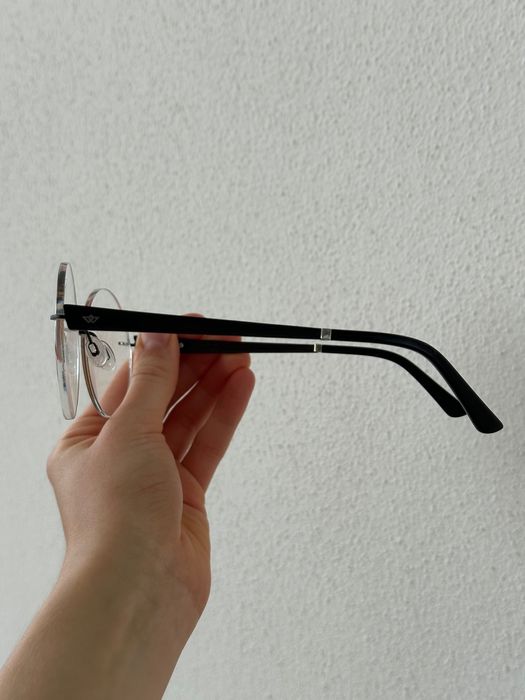 Óculos da marca ucraniana Blackwood, modelo de 2016