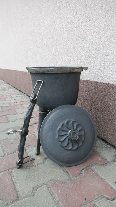 Kociołek żeliwny turystyczny 8L- POLSKI PRODUKT- nowy