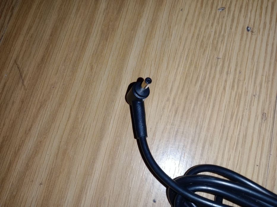 Zasilacz do LAPTOPA ASUS cienka końcówka mam też inne proszę pytać