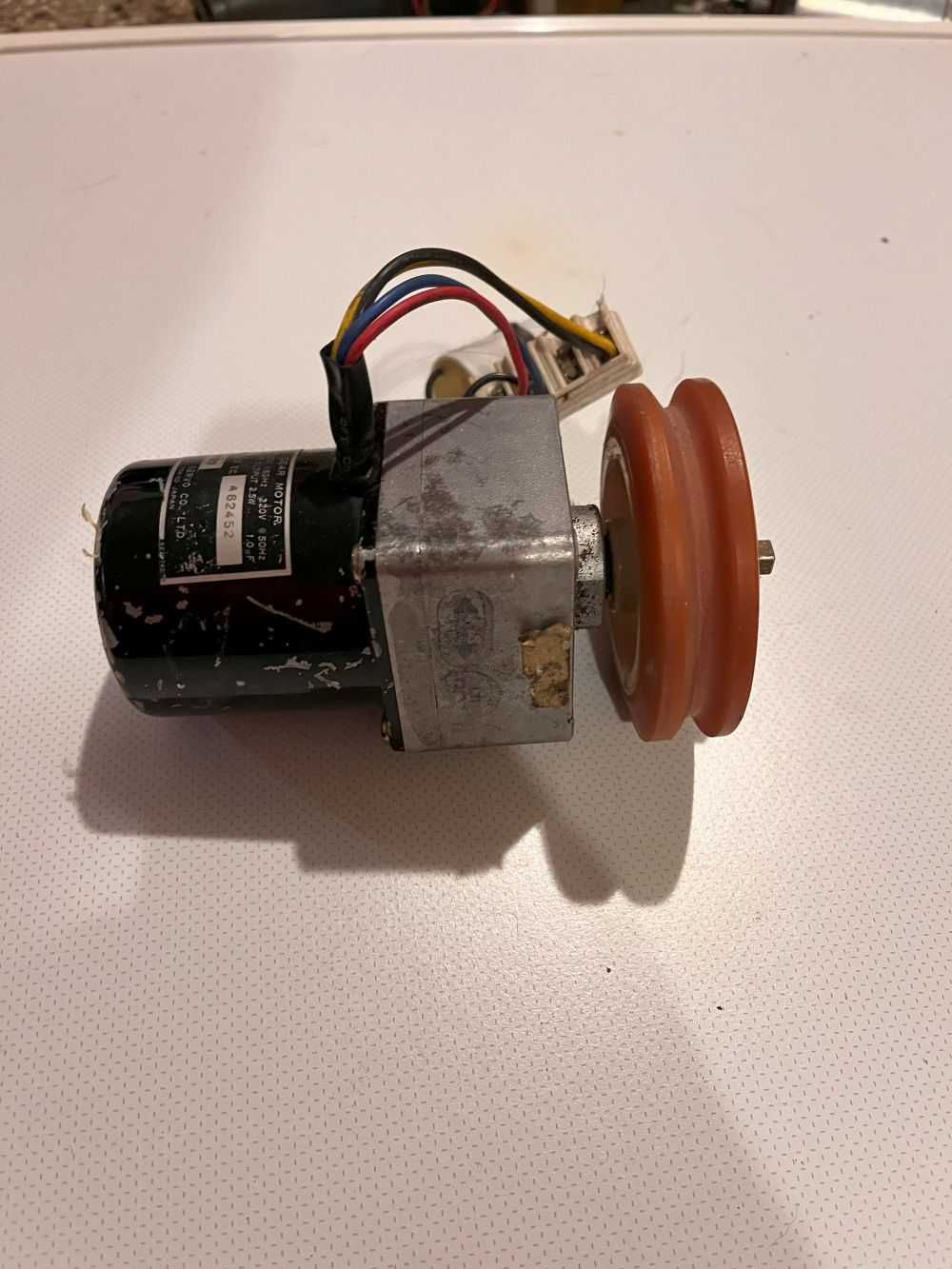 Gear motor PN:4.0.1.2.4.2.9  230V