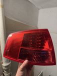 Lewa lampa w blotnik audi a8d3