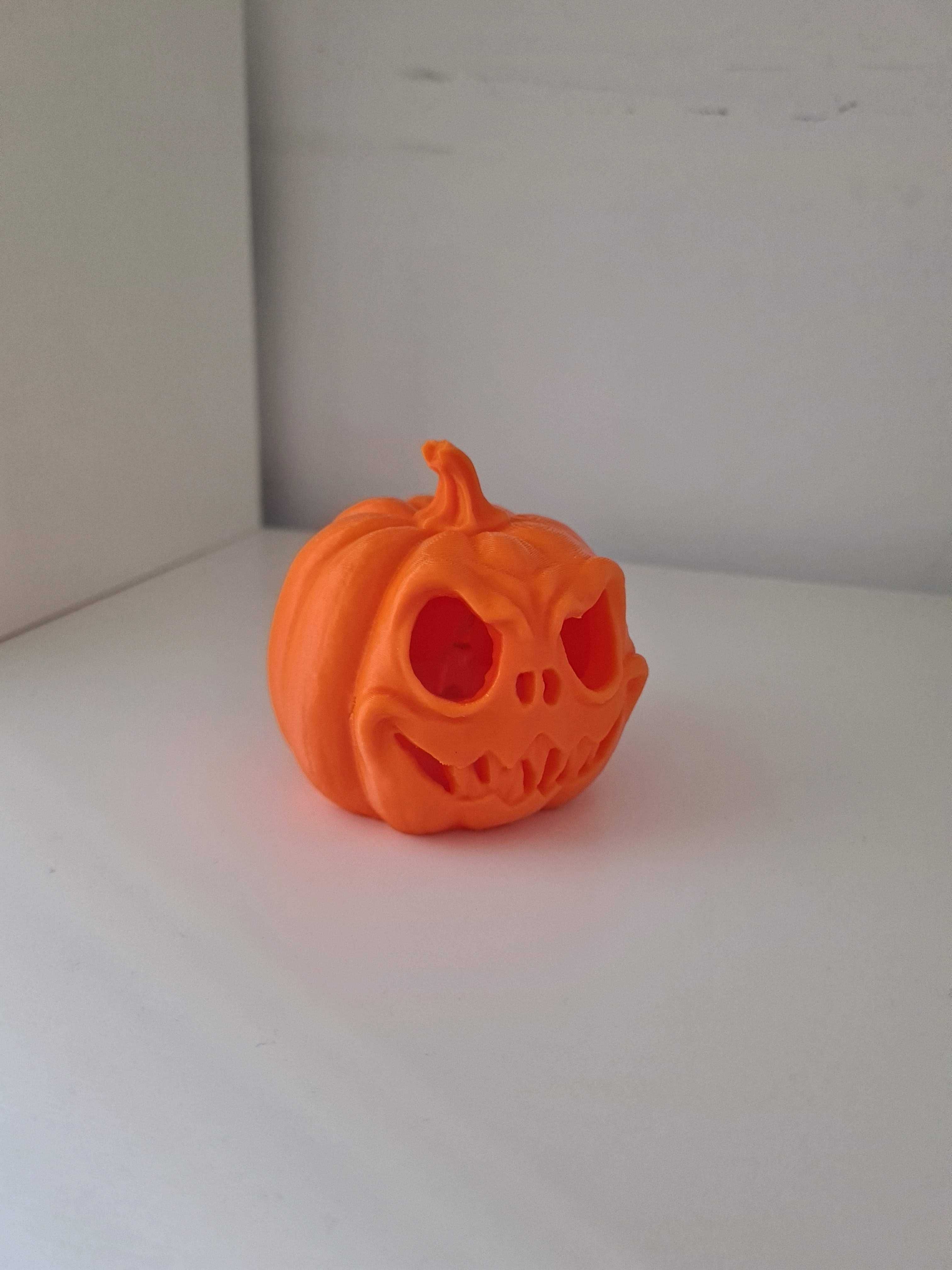 Decore a sua casa com esta Abobora Halloween inclui LED.