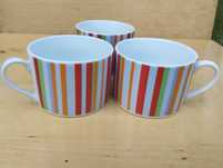 Komplet trzech filiżanek ceramicznych