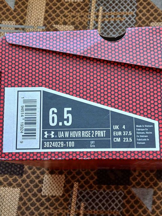 Продам жіночі кросівки Under Armour W Hovr Rise 2 PRNT розмір 37,5