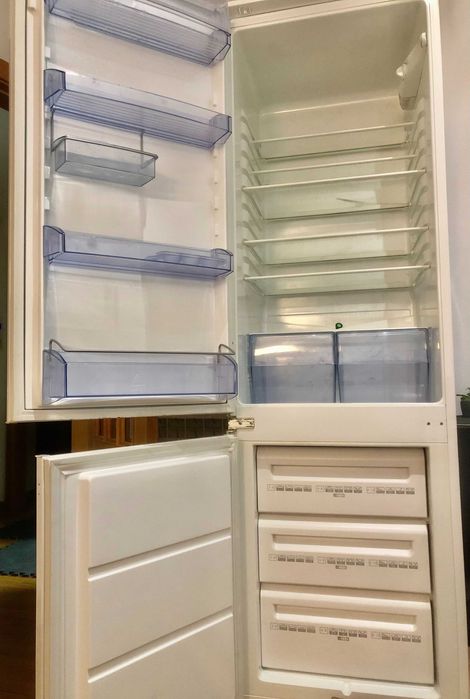 Frigorifico combinado AEG, em excelente estado (300 litros)