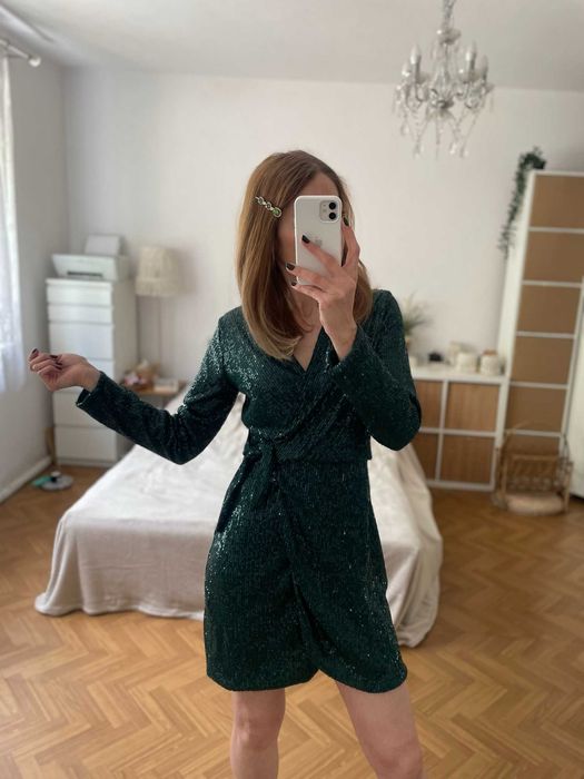 H&M sukienka szmaragdowa zielona cekiny mini kopertowa elegancka XS 34