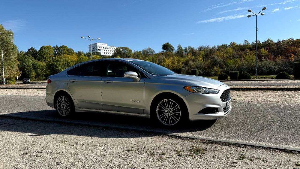 Ford Fusion Hybrid SE 2014 — економний і комфортний гібрид