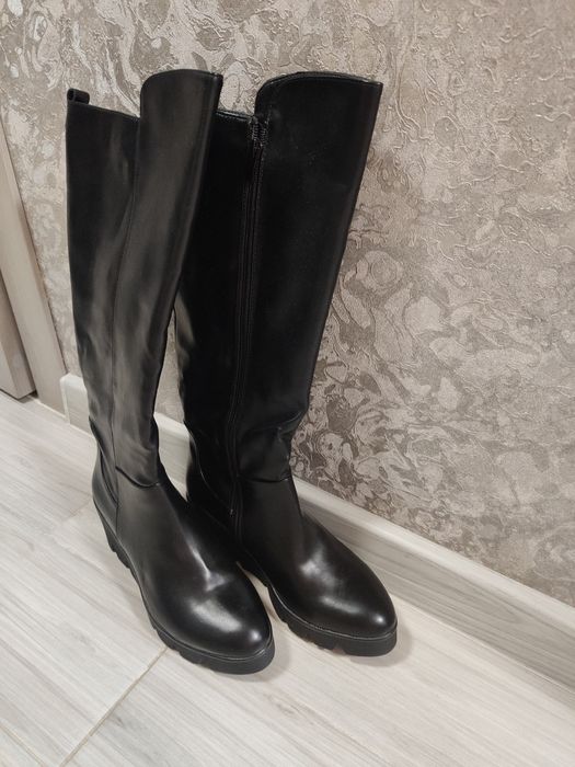 Жіночі шкіряні осінні сапожки