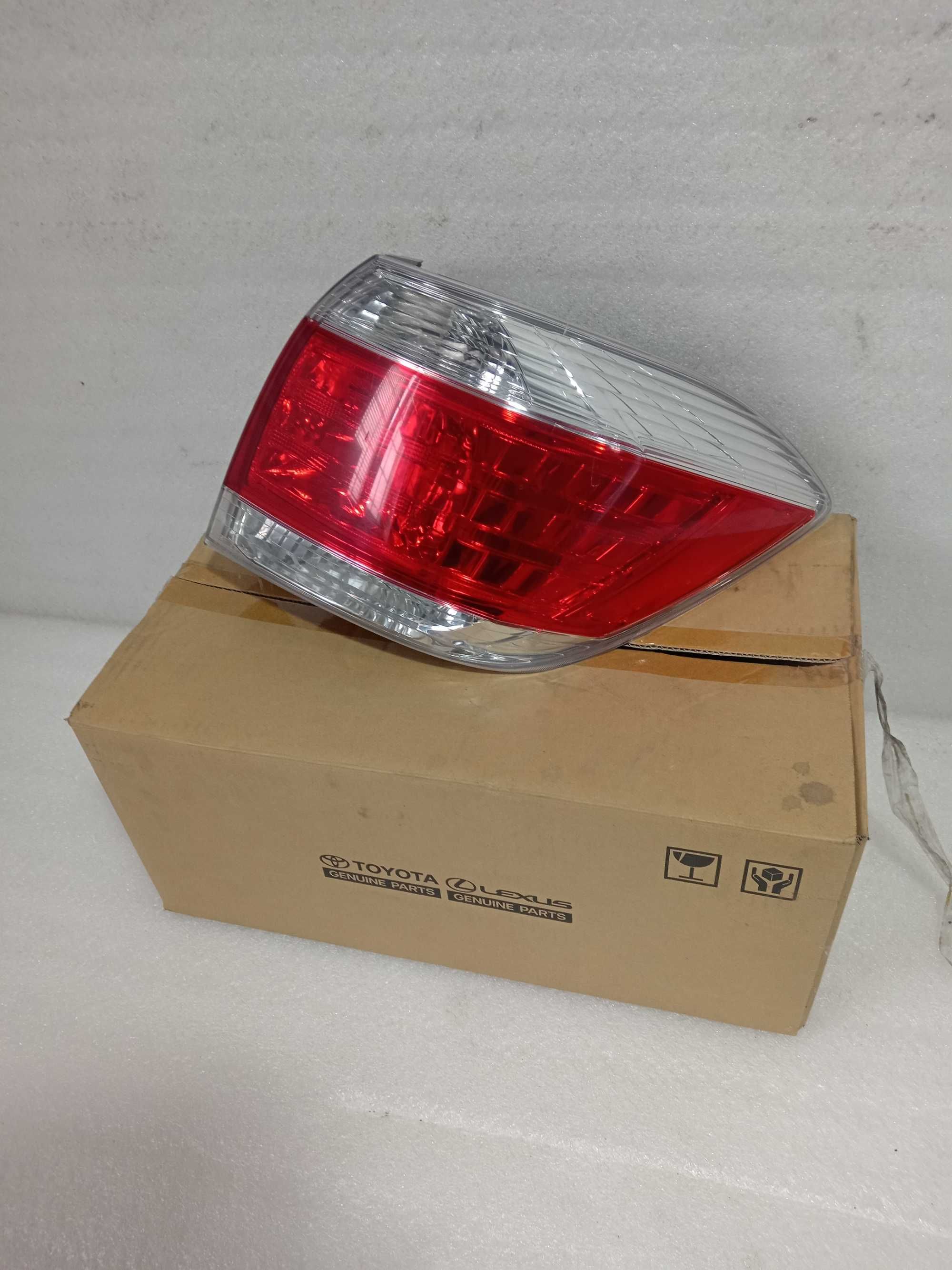 оригінальний Toyota (задній ліхтар) з номером деталі 81560-0E070.
