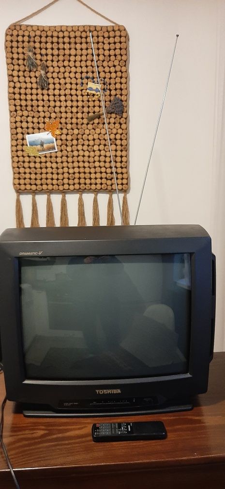 Продам телевізор Toshiba Colour TV model 2150XS