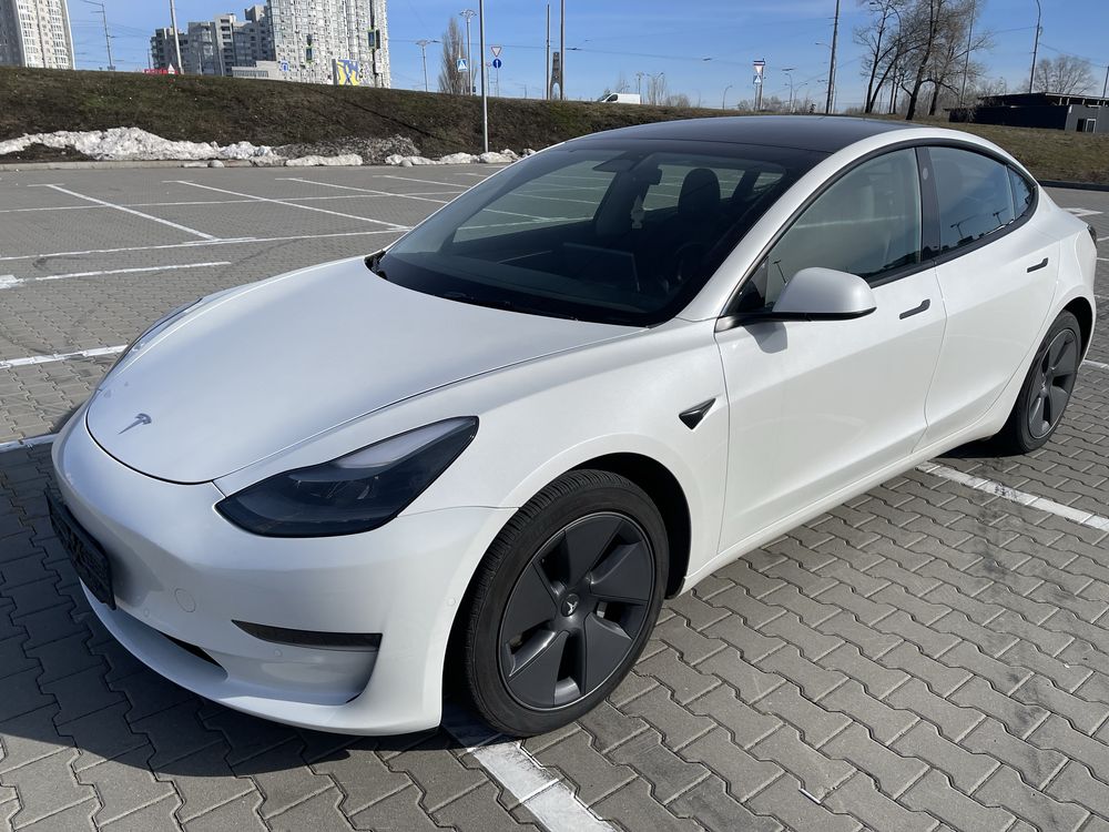 Оренда автомобіля Tesla