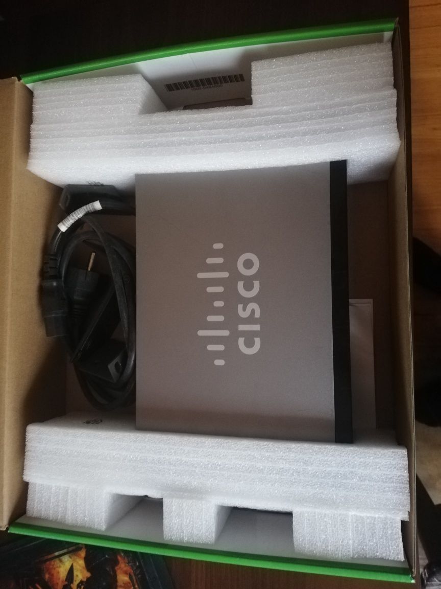 Switch Cisco SF100-16