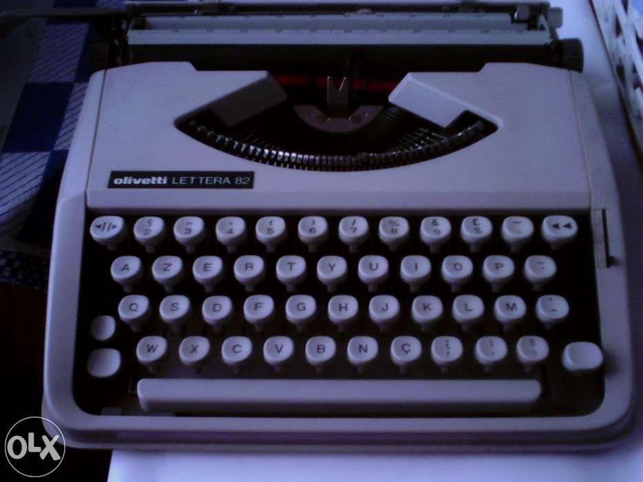 Máquina de escrever olivetti