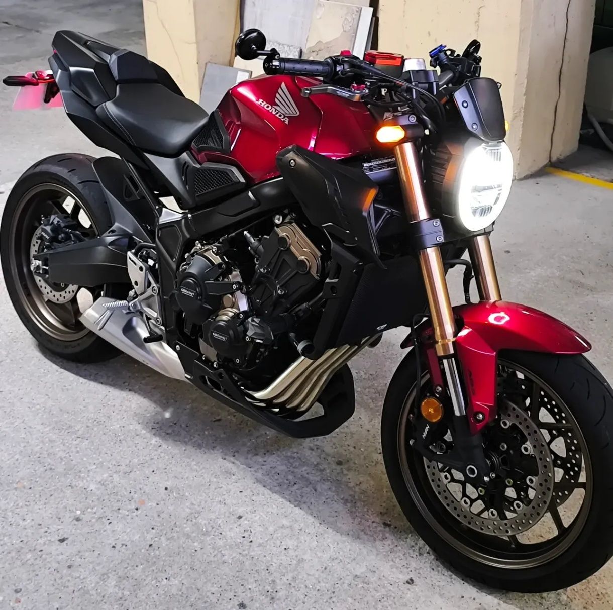 Honda CB650R 4700km