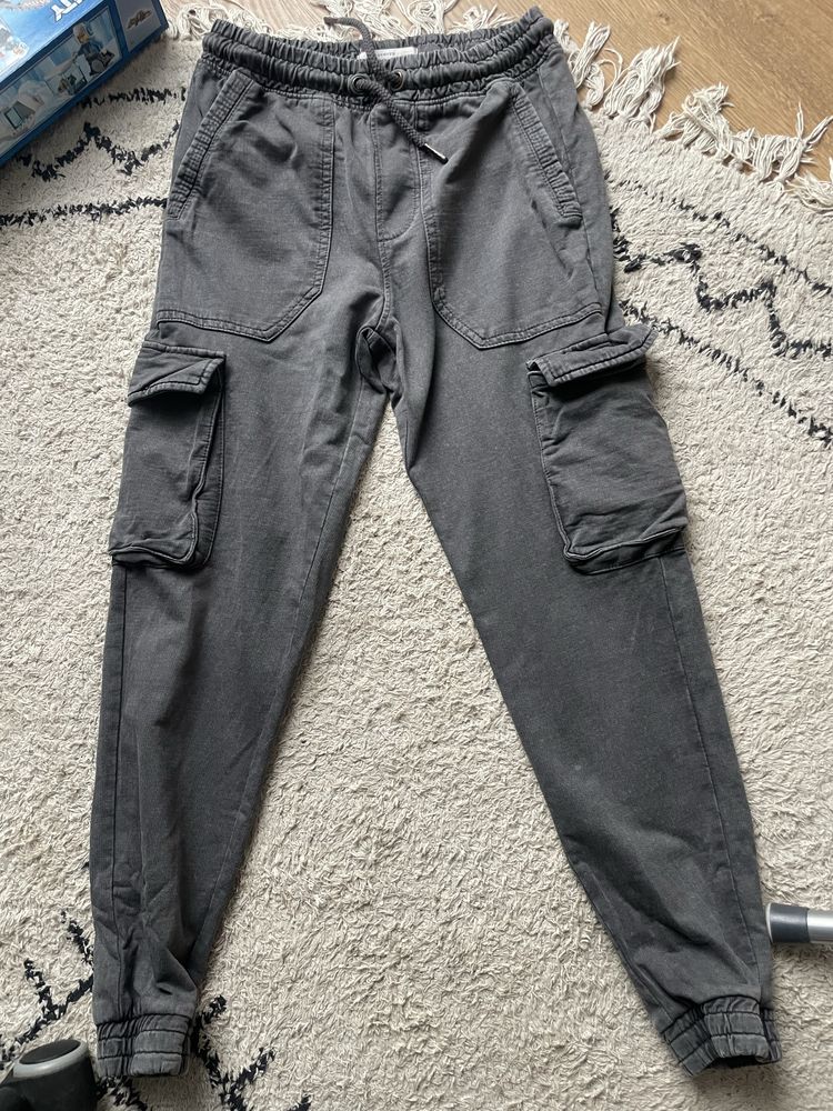 Spodnie Reserved dresowe cargo 140