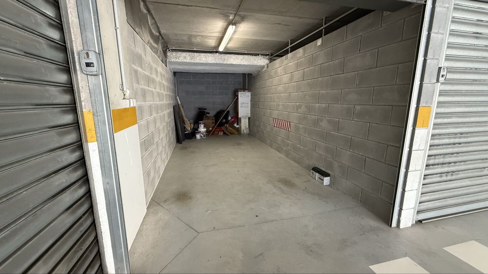 Arrenda-se Garagem Box Rua do Choupelo