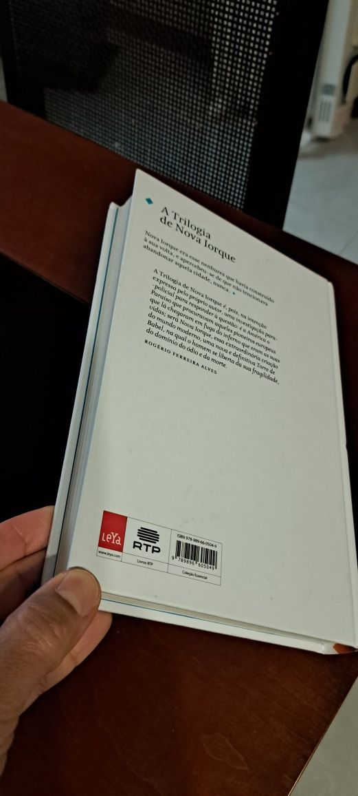 Livro 'A Trilogia de Nova Iorque' de Paul Auster