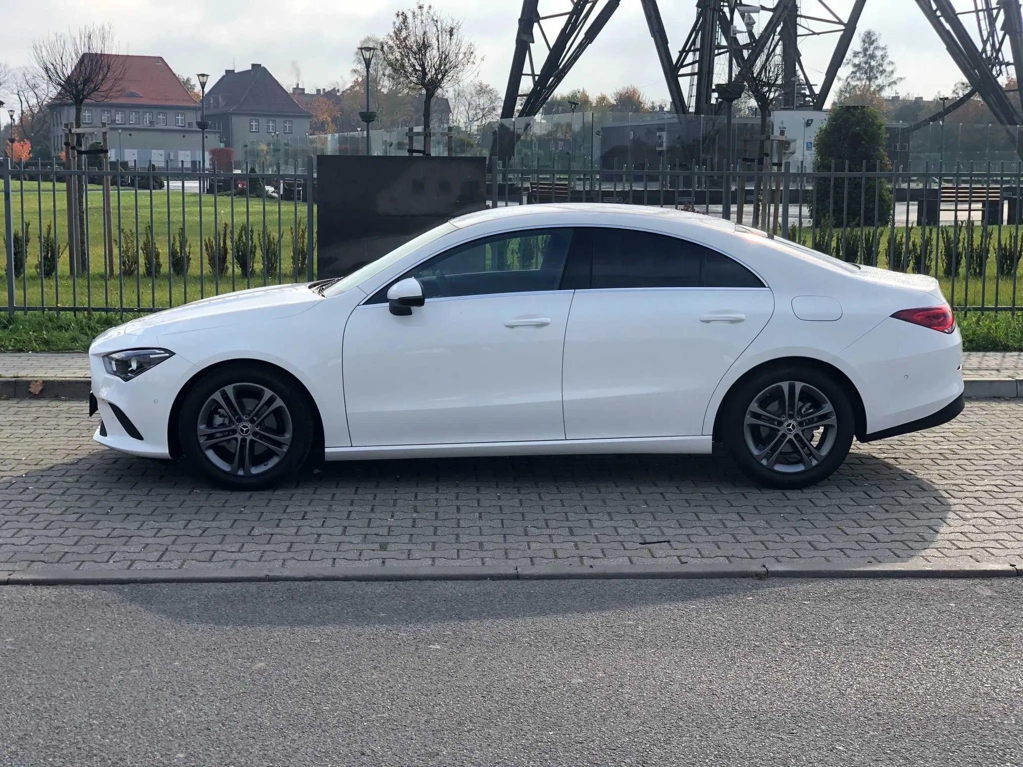 Wypożyczalnia busów i samochodów osobowych
