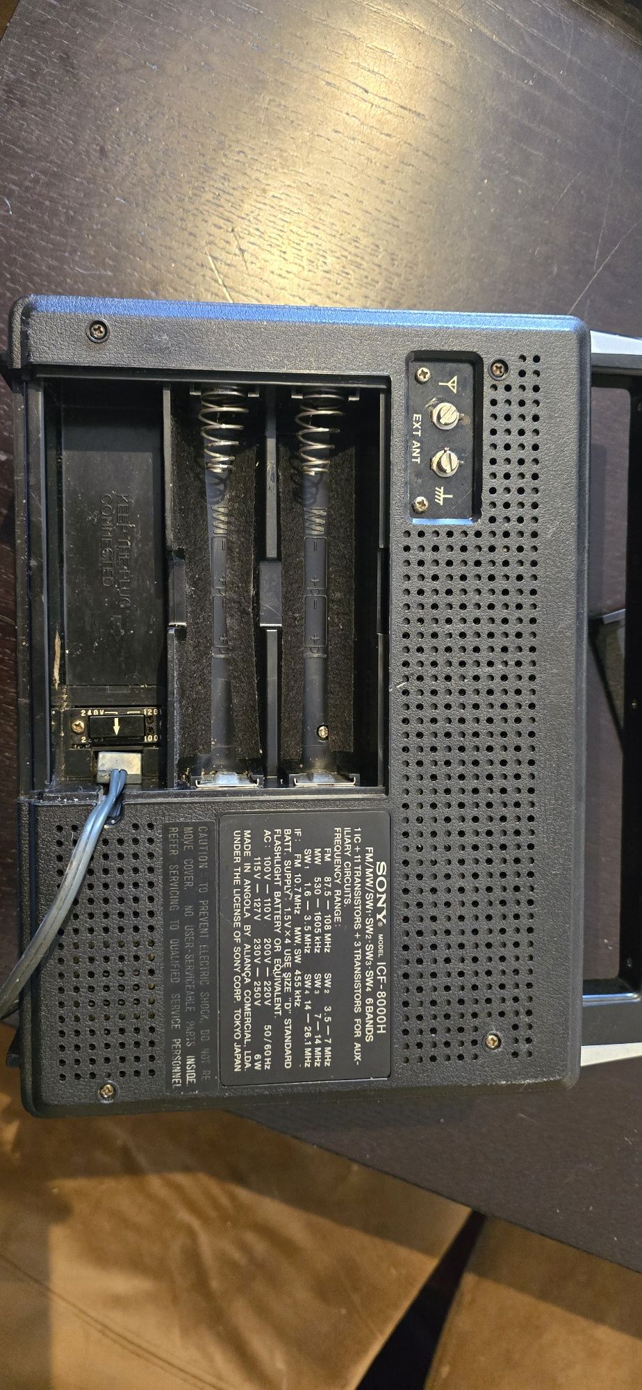 Radio sony vintage ICF-8000H a funcionar