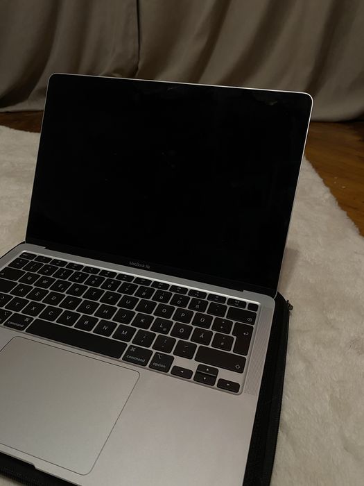 ноутбук MacBookAir