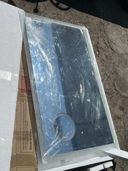 Lustro łazienkowe z podświetleniem LED i wyświetlaczem cyfrowym