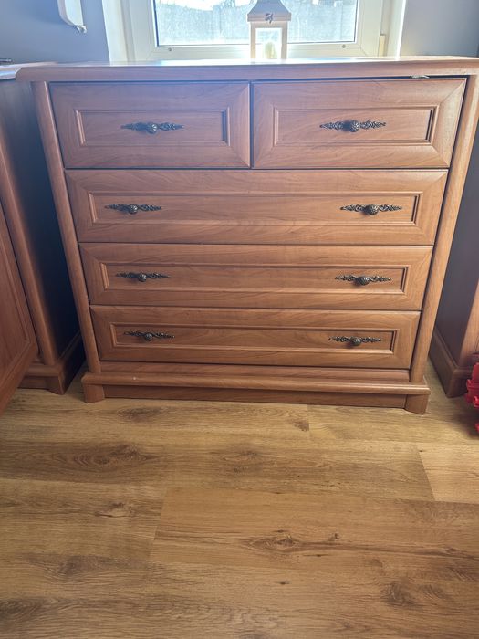 Komoda Kent black red white