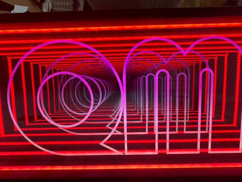 Espelho Túnel Infinito LED Personalizado – Efeito Néon 3D