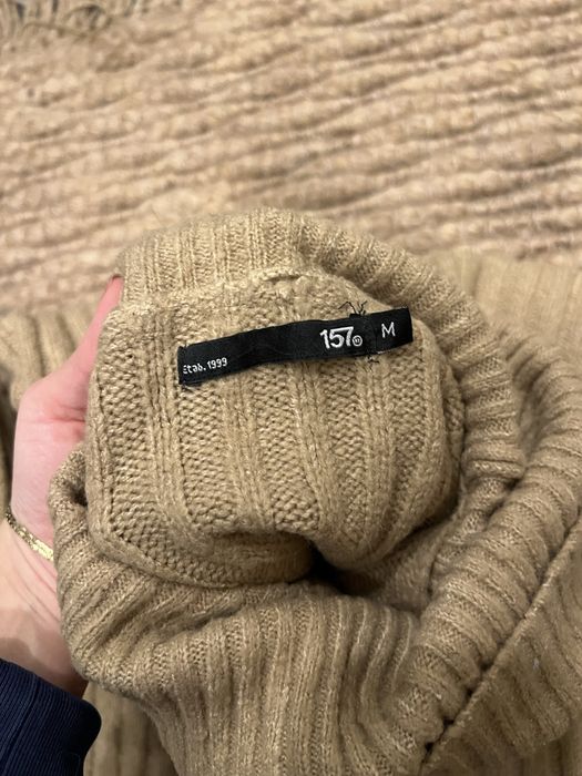 Midi beżowa sweterkowa sukienka z golfem, na jesień-zimę