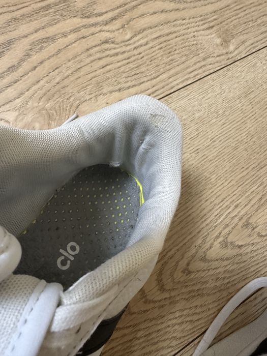 Продам кроссовки Adidas