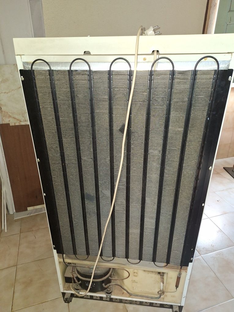 Arca vertical AEG