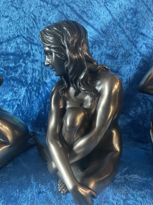 Esculturas femininas altura 21 cm   Anúncios abaixo