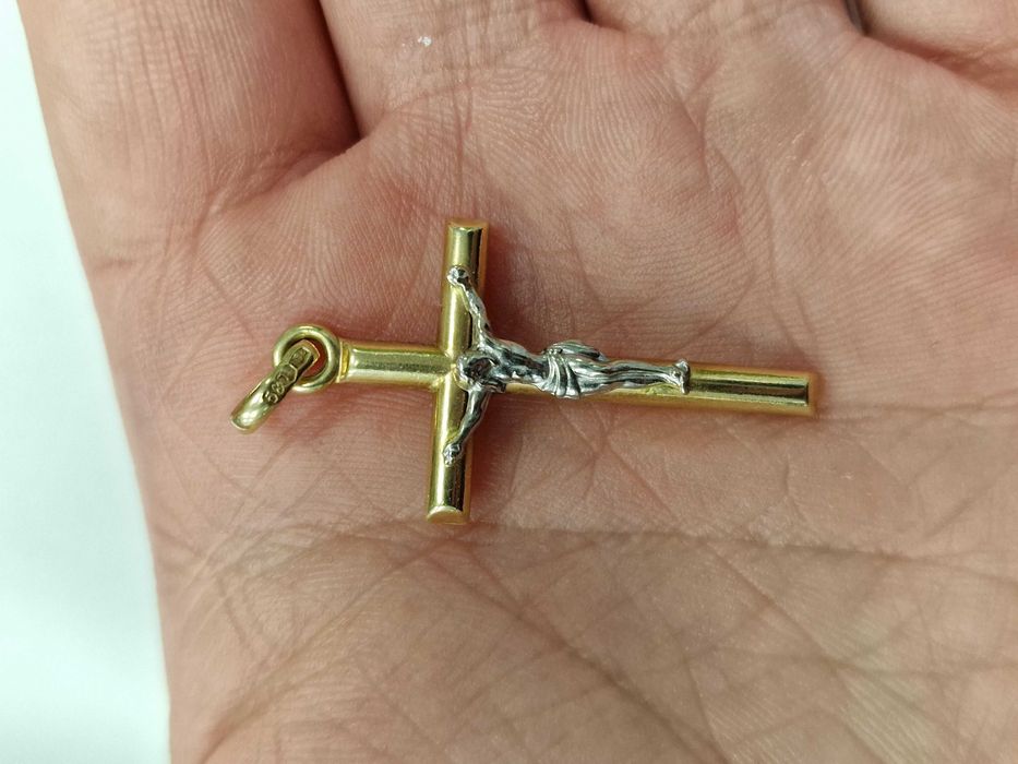 Złoty krzyżyk męski/ 585/ 2.10 gram/ nowoczesny/ po 2000 roku