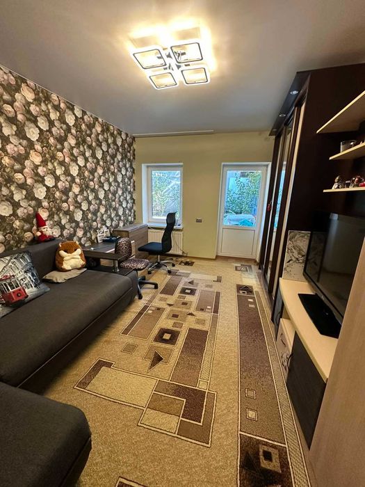 Продам 2-х комнатную квартиру в центре