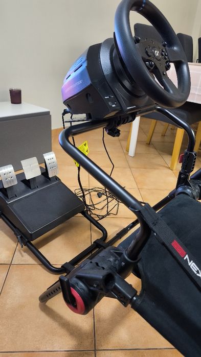 Volante Trustmaster T300 com banco GTline