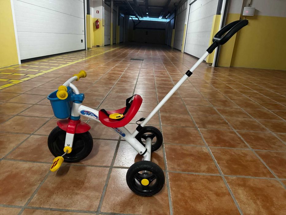 Triciclo Chicco criança, muito bom