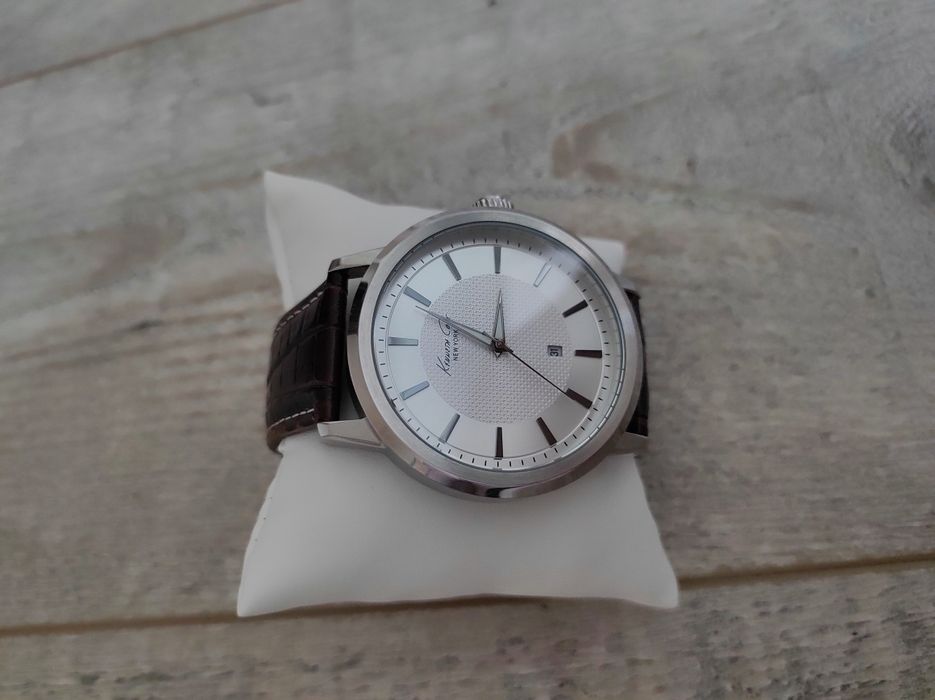 Чоловічій годинник