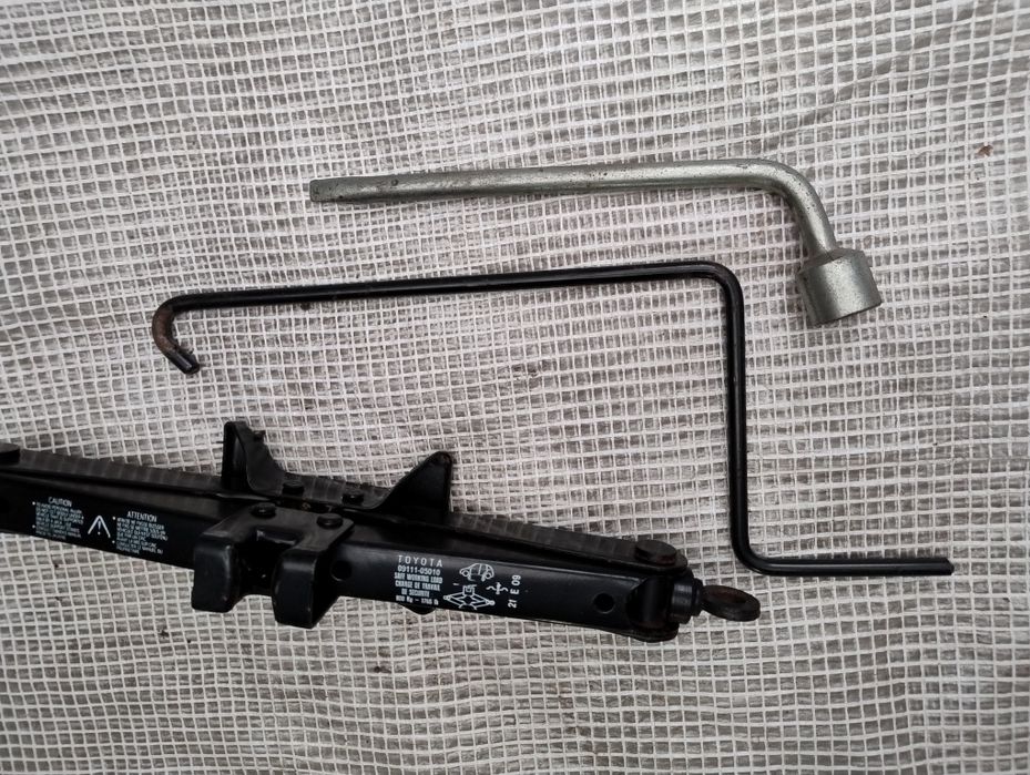 Toyota Corolla Verso 2 II 04-09 lewarek podnośnik klucz wysyłka OLX