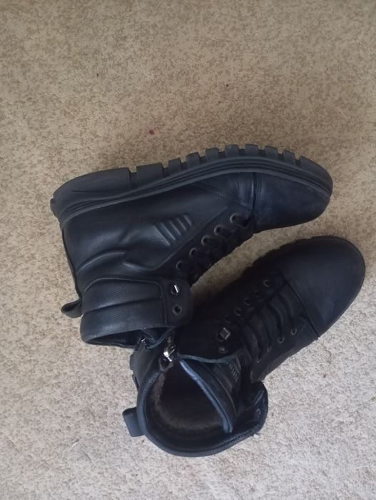 Кожаные на цигейке зимние ботинки на мальчика, 38 размер.